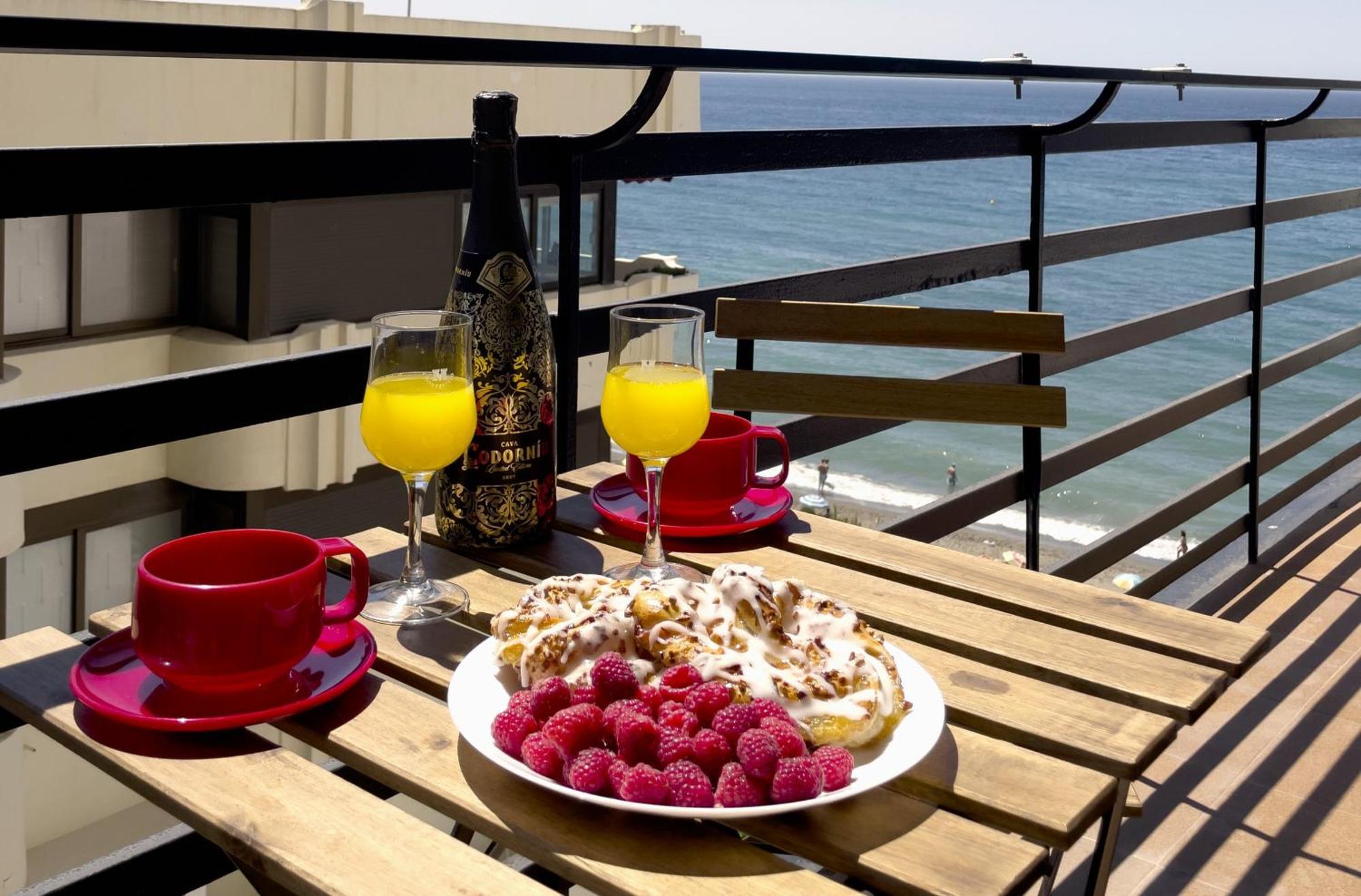 Mediterraneo 508. Fantastic Studio On The Beachfront With Sea Views. Marbella Esterno foto